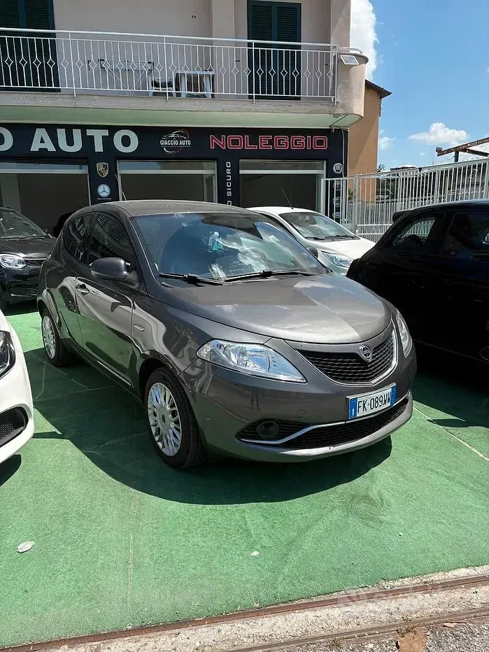 Usata Lancia Ypsilon Silver 69 CV (50 kW) 2017 Grigio Utilitaria