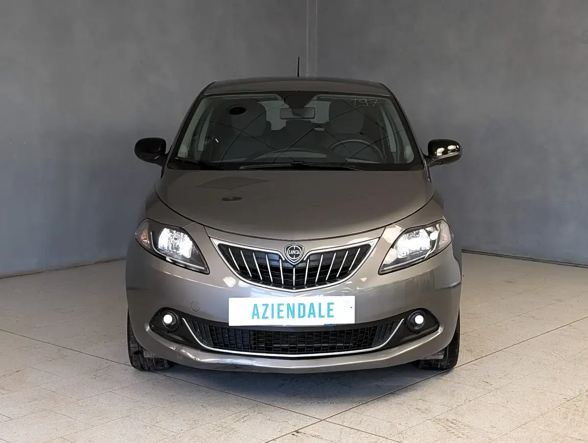 Usata Lancia Ypsilon Gold 70 CV (51 kW) 2023 Grigio Utilitaria