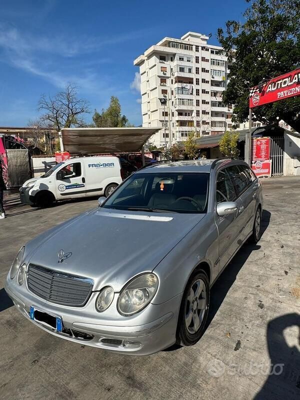 Usata Mercedes 220 Classic 150 CV (110 kW) 2003 Grigio Station wagon
