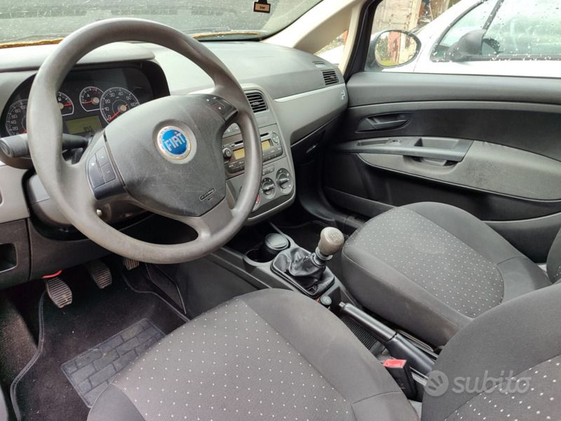 Usata Fiat Punto 65 CV (47 kW) 2007 Marrone Utilitaria