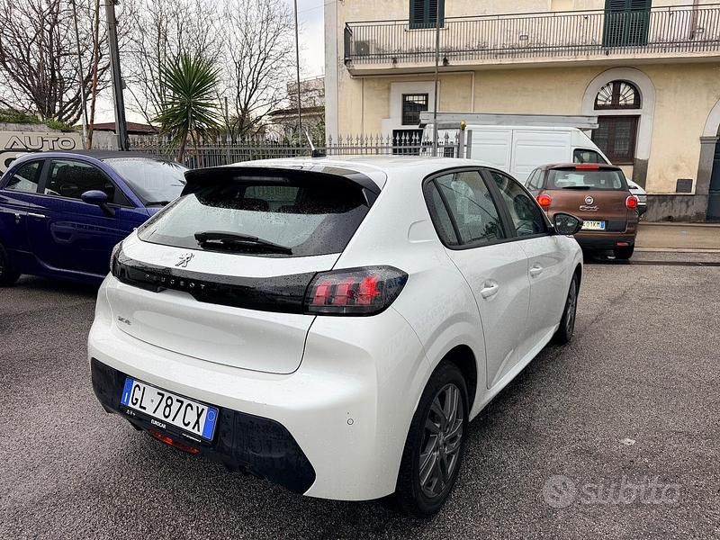 Usata Peugeot 208 102 CV (75 kW) 2022 Bianco Utilitaria
