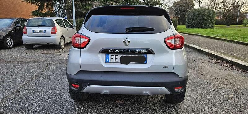 Usata Renault Captur 90 CV (66 kW) 2016 Argento SUV