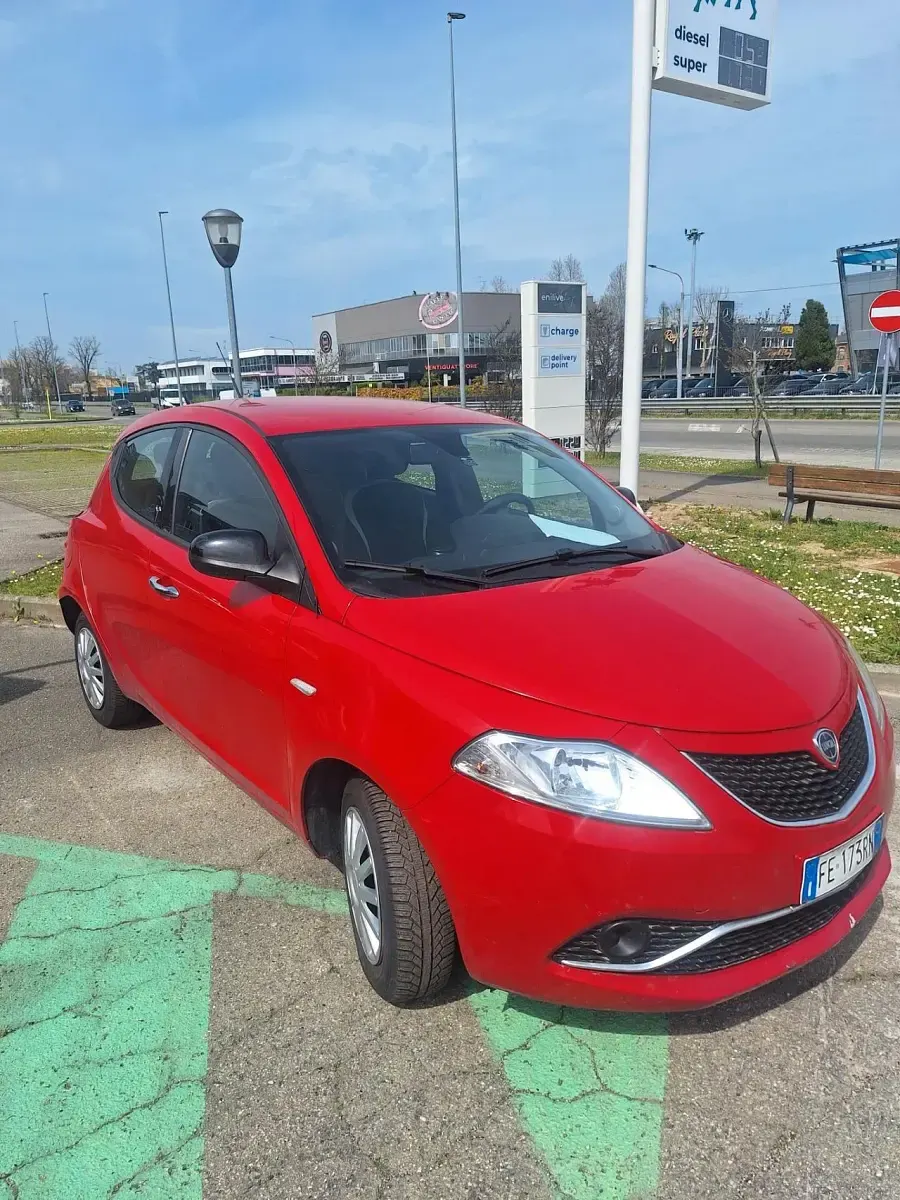 Usata Lancia Ypsilon S 95 CV (69 kW) 2016 Rosso Utilitaria
