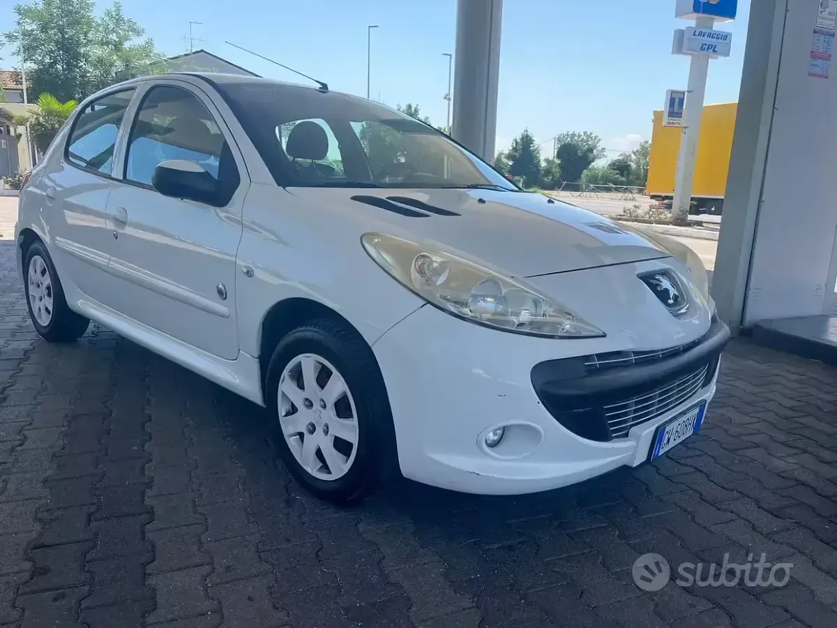 Usata Peugeot 206 60 CV (44 kW) 2012 Bianco Berlina