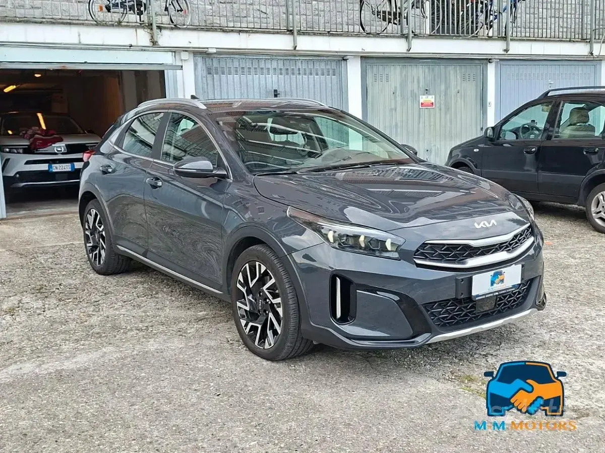 Usado Kia XCeed 136 CV (100 kW) 2023 Gris SUV