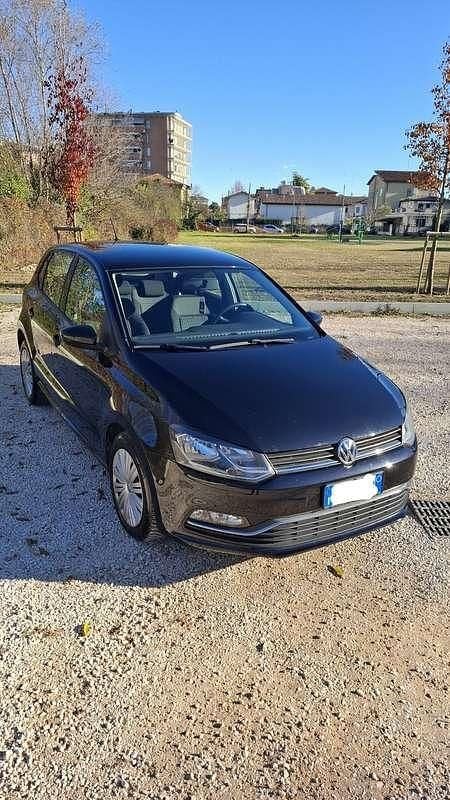 Usata 2016 VW Polo Comfortline Tre volumi | 7900 € (Buon prezzo) - Immagine 1/4