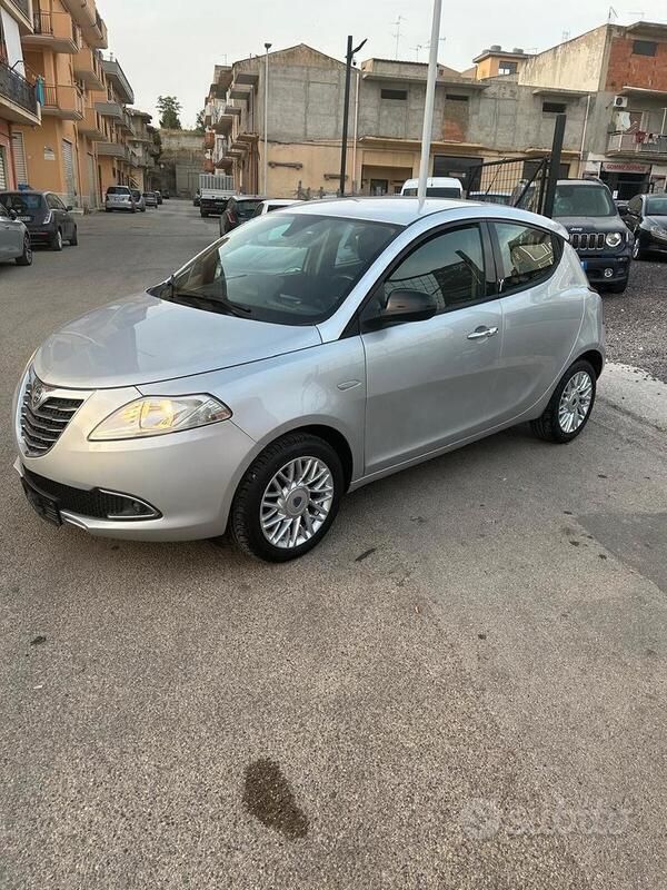 Usata Lancia Ypsilon Silver 95 CV (69 kW) 2012 Grigio Utilitaria