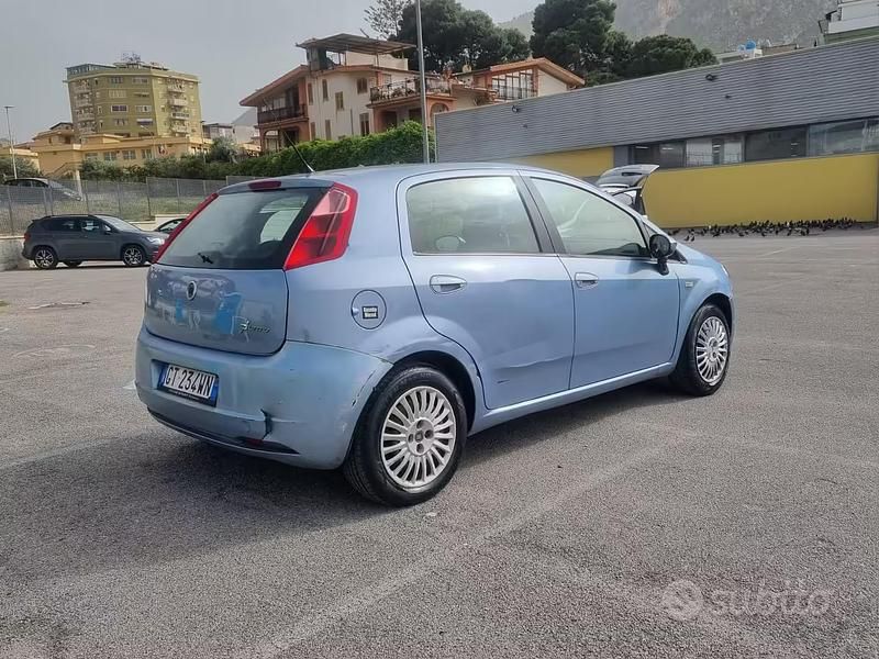 Usata Fiat Grande Punto 75 CV (55 kW) 2006 Blu Utilitaria