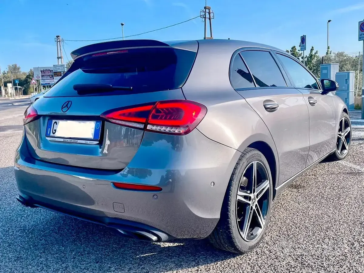 Usata Mercedes A180 Sport 116 CV (85 kW) 2021 Grigio Berlina