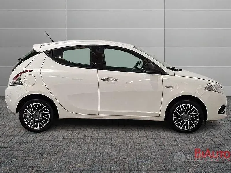 Usata Lancia Ypsilon Gold 69 CV (50 kW) 2017 Bianco Utilitaria