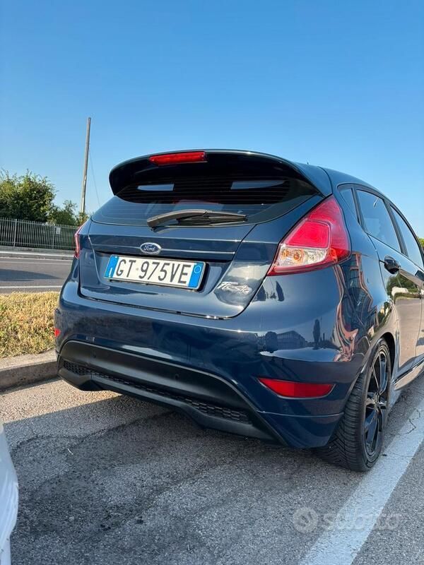 Usata Ford Fiesta Business Edition 75 CV (55 kW) 2015 Blu Utilitaria