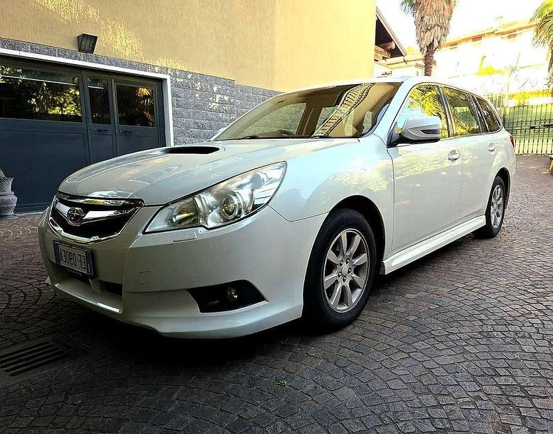 Usata Subaru Legacy Comfort 150 CV (110 kW) 2010 Bianco Station wagon