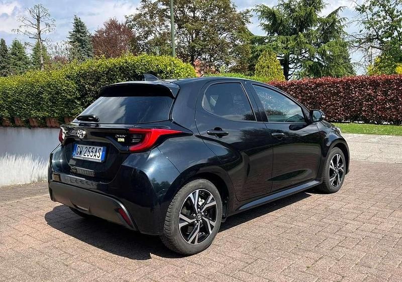 Usata Toyota Yaris Hybrid Trend 116 CV (85 kW) 2024 Nero Berlina
