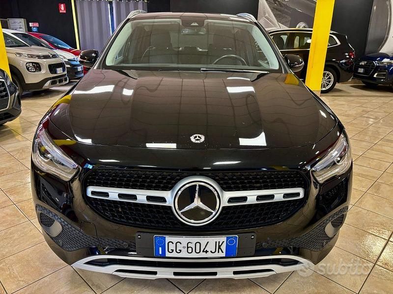 Käytetty Mercedes GLA200 Edition 150 HP (110 kW) 2021 Musta Katumaasturi