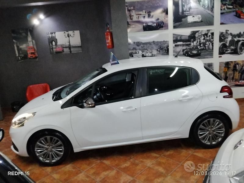 Usata Peugeot 208 Allure 85 CV (62 kW) 2018 Bianco Utilitaria