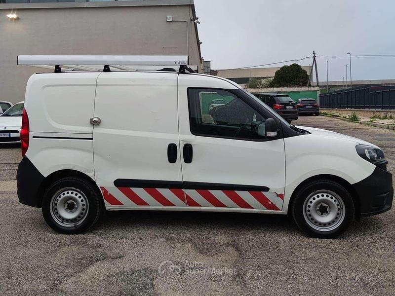 Usata Fiat Doblò 105 CV (77 kW) 2020 Bianco Monovolume