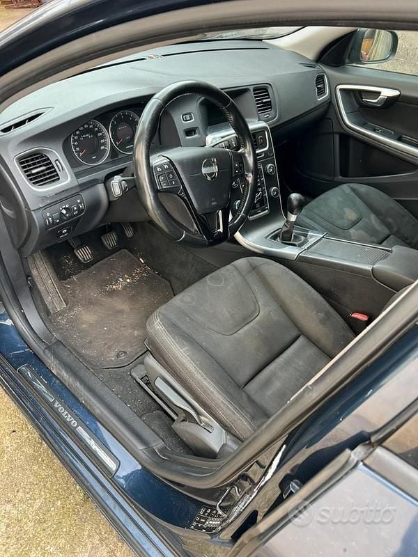 Usata Volvo V60 114 CV (83 kW) 2011 Blu Station wagon