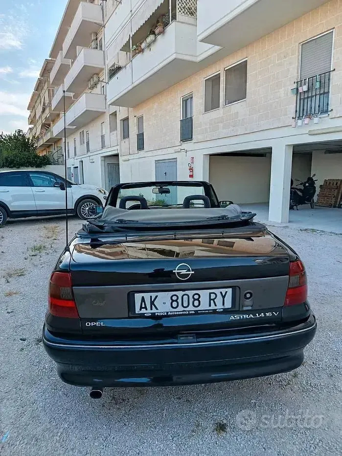 Usata Opel Astra Cabriolet 90 CV (66 kW) 1996 Cabrio