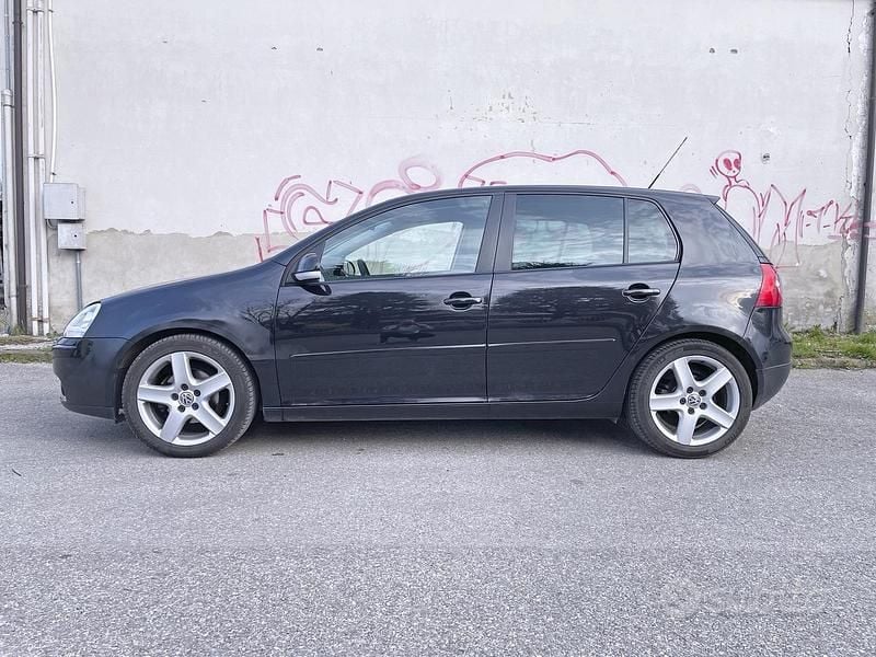 Usata VW Golf V Sportline 105 CV (77 kW) 2007 Nero Berlina
