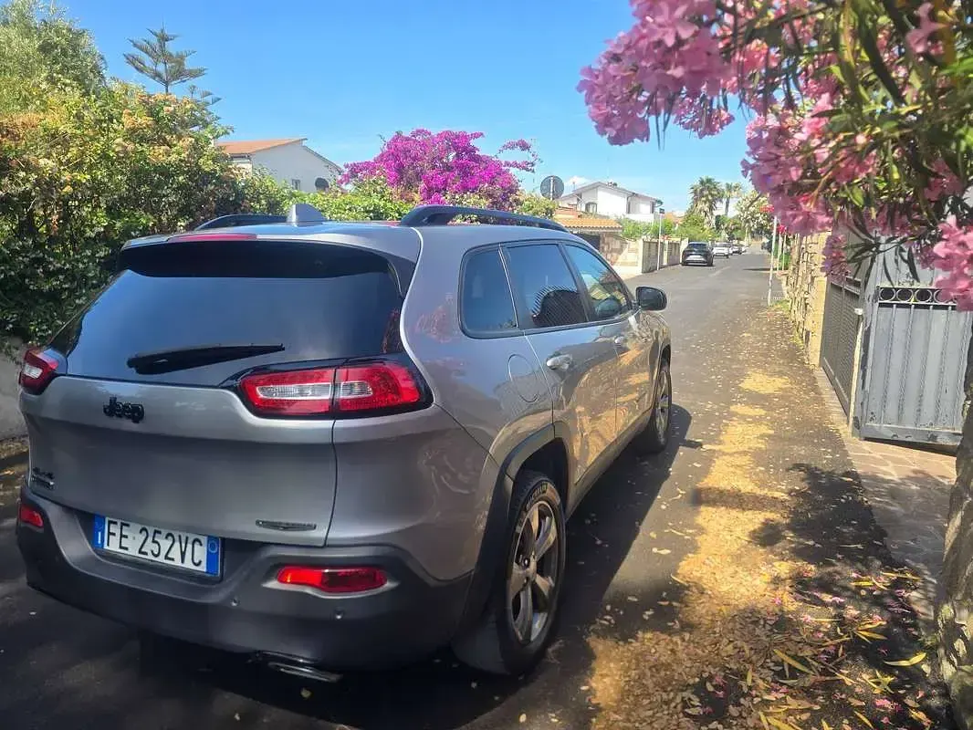 Usata Jeep Cherokee Longitude 185 CV (136 kW) 2016 Argento SUV