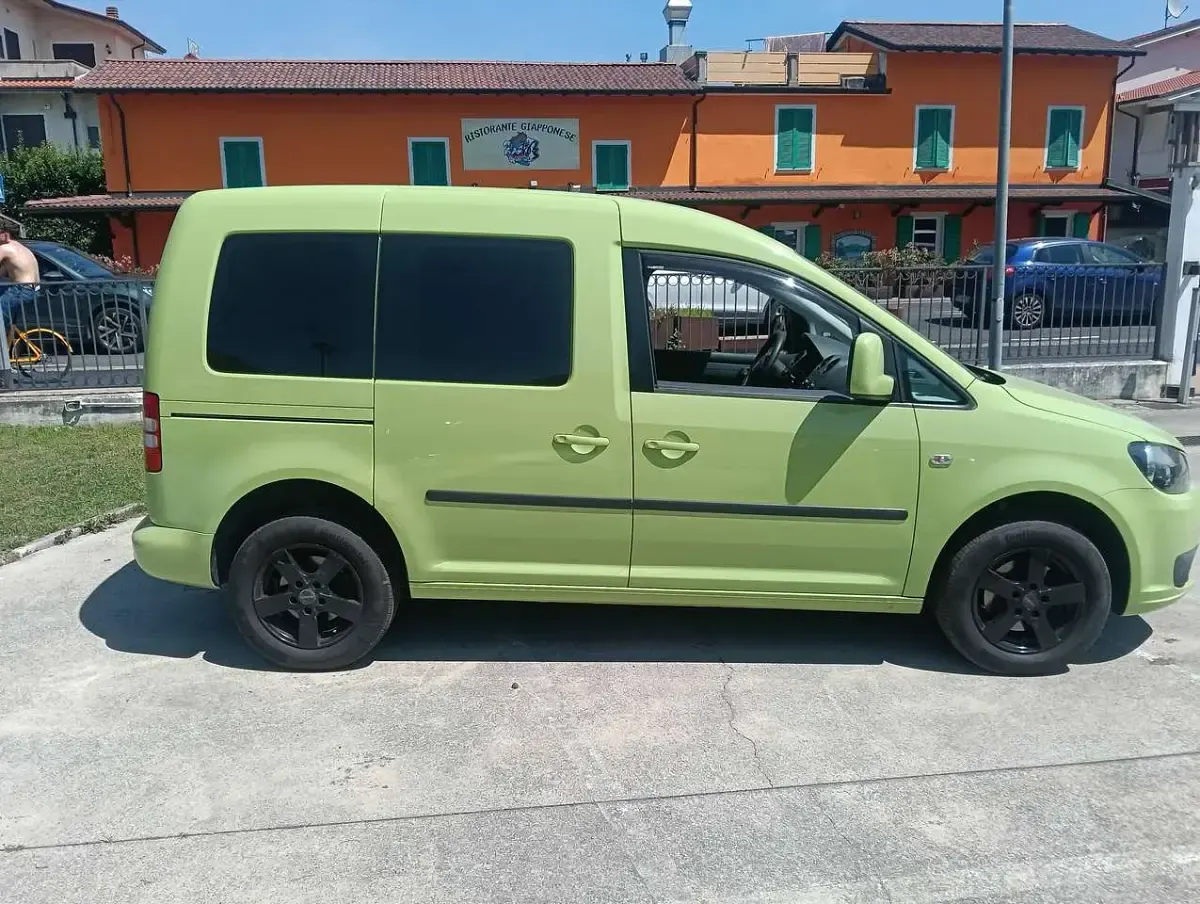 Usata VW Caddy Trendline 105 CV (77 kW) 2011 Verde pastello Monovolume