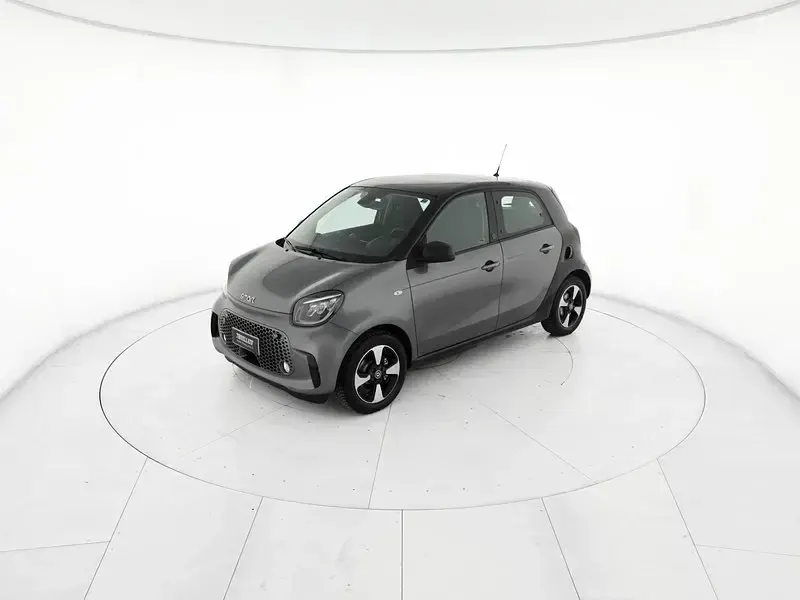 Usata Smart ForFour Electric Drive Passion 60 kW (82 CV) 2022 Grigio Berlina