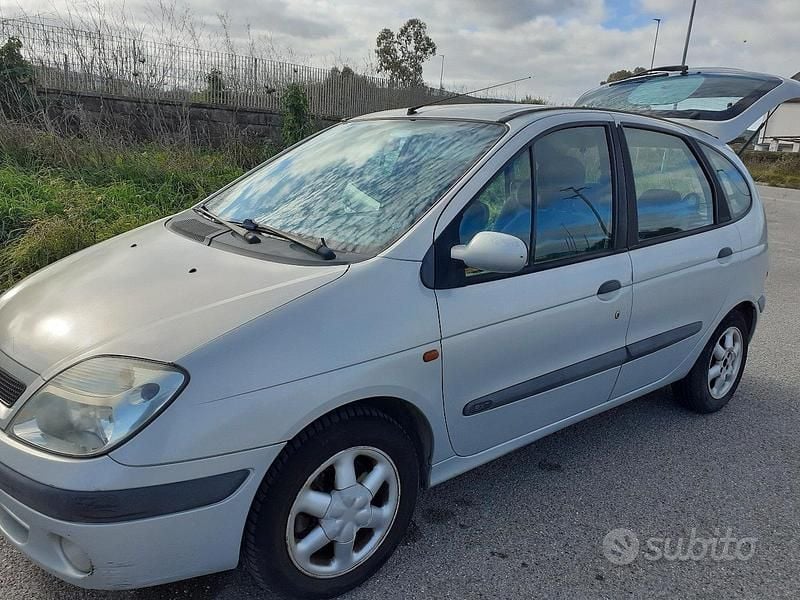 Usata Renault Scénic II 110 CV (80 kW) 2006 Grigio Monovolume