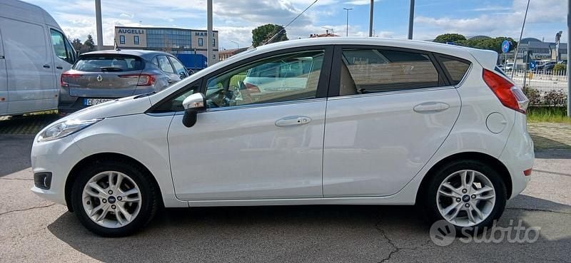 Usata Ford Fiesta Titanium 95 CV (69 kW) 2016 Bianco Berlina