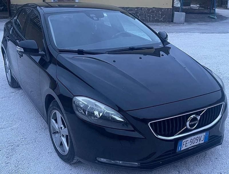 Usata Volvo V40 Kinetic 120 CV (88 kW) 2016 Nero Berlina