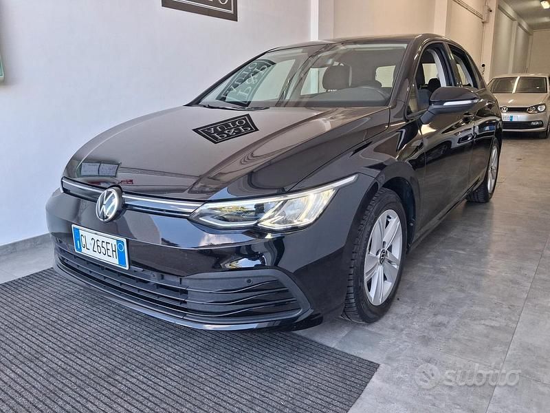 Usata VW Golf VIII Life 116 CV (85 kW) 2022 Nero Berlina