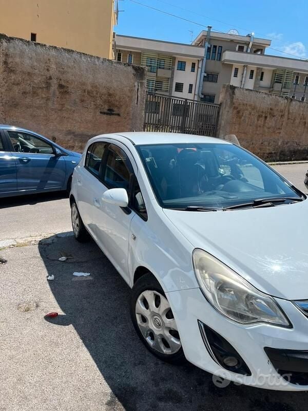 Usata Opel Corsa 85 CV (62 kW) 2012 Bianco Berlina