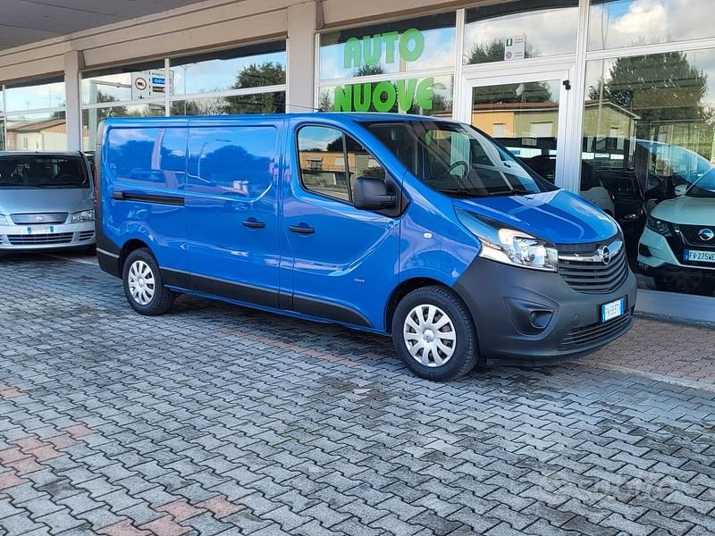 Usata Opel Vivaro Edition 145 CV (106 kW) 2018 Blu/azzurro Monovolume