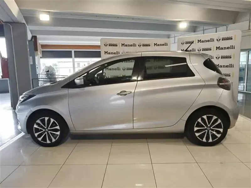 Usata Renault Zoe Intens 100 kW (136 CV) 2021 Grigio chiaro Utilitaria