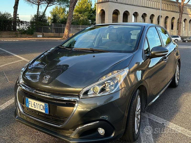 Usata Peugeot 208 Active 82 CV (60 kW) 2017 Grigio Utilitaria