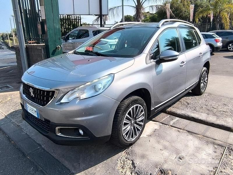 Grigio Usata 2017 Peugeot 2008 Active SUV | 10.900 € (Buon prezzo) - Immagine 1/4
