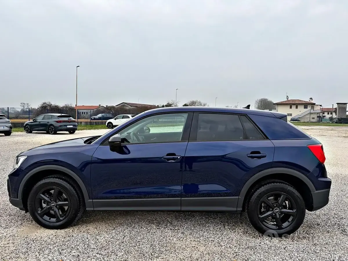 Usata Audi Q2 Black Edition 150 CV (110 kW) 2022 Bluazzurro SUV