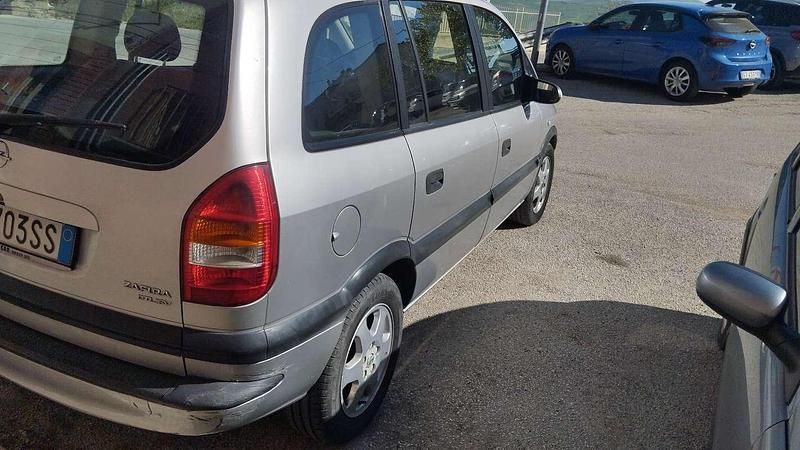 Usata Opel Zafira Elegance 101 CV (74 kW) 2002 Monovolume