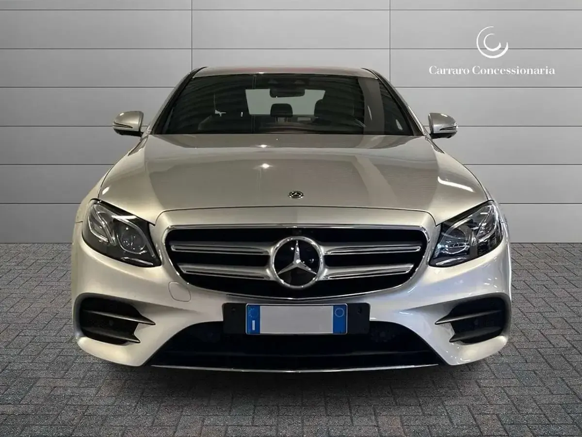 Usata Mercedes E200 Premium 160 CV (117 kW) 2020 Argento metallizzato Berlina