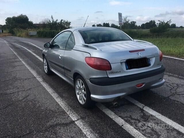 Usata Peugeot 206 CC 108 CV (79 kW) 2001 Grigio Cabrio