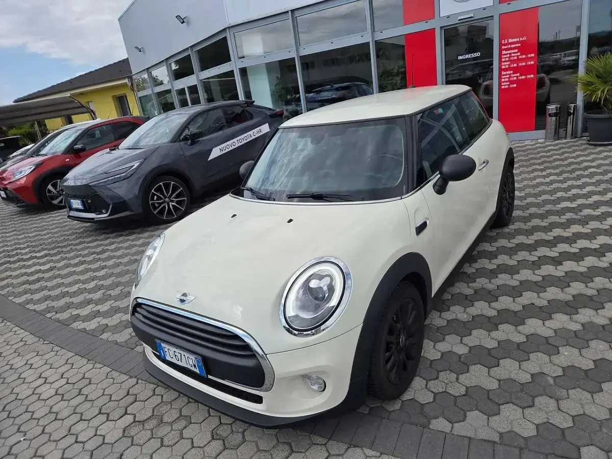 Usata Mini ONE 75 CV (55 kW) 2016 Beige Utilitaria