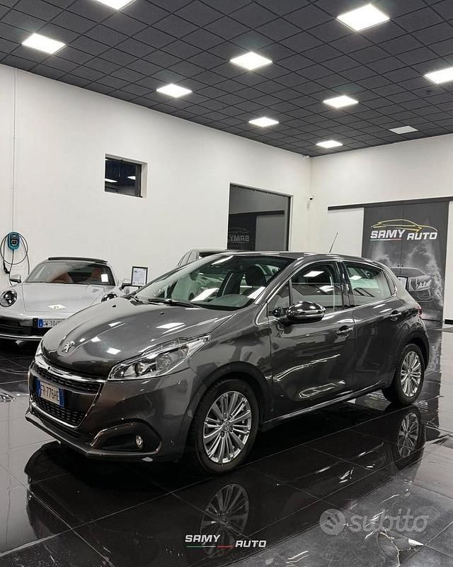 Usata Peugeot 208 Allure 102 CV (75 kW) 2019 Grigio Utilitaria