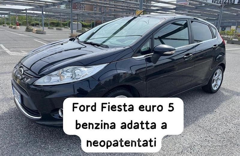 Usata Ford Fiesta Titanium 82 CV (60 kW) 2012 Nero Utilitaria
