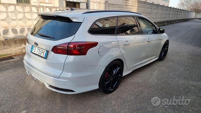 Usata Ford Focus ST 250 CV (183 kW) 2016 Grigio Station wagon