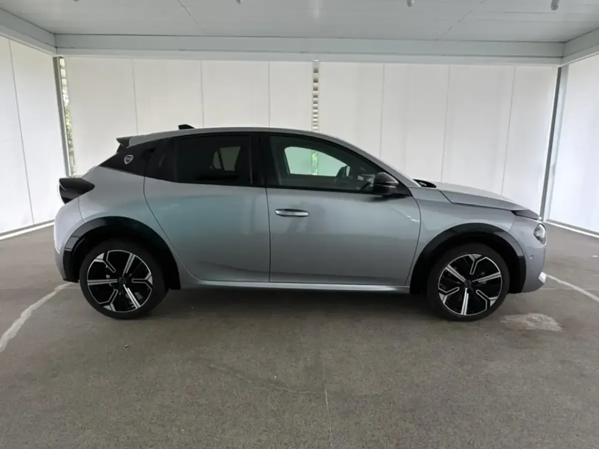 Usata Lancia Ypsilon 110 CV (80 kW) 2025 Nero Utilitaria
