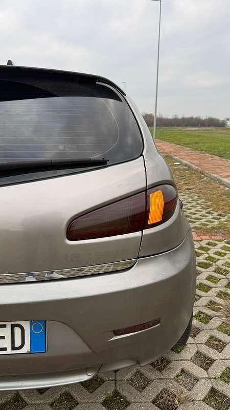 Usata Alfa Romeo 147 Exclusive 120 CV (88 kW) 2005 Utilitaria
