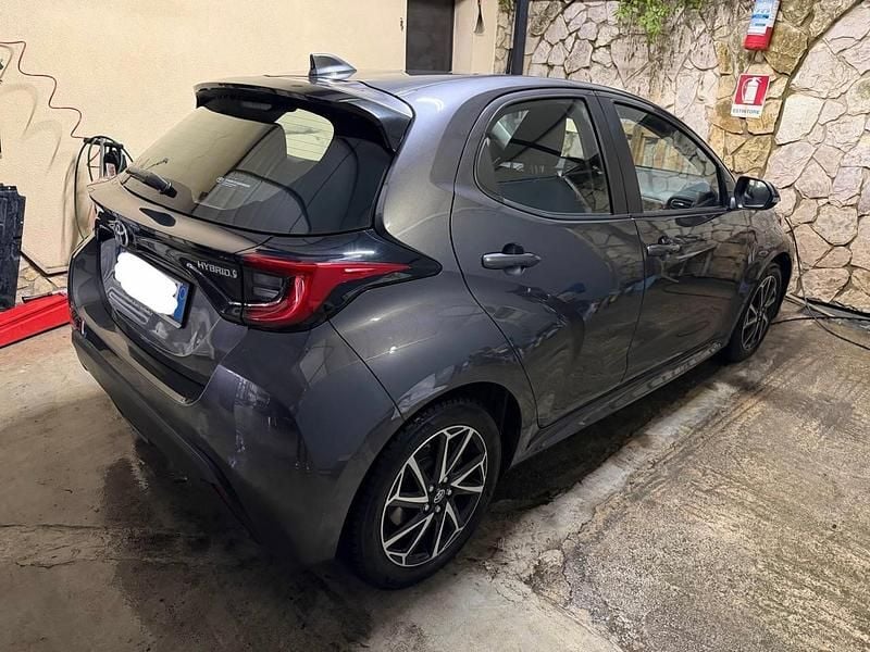 Usata Toyota Yaris Trend 92 CV (67 kW) 2022 Grigio Utilitaria