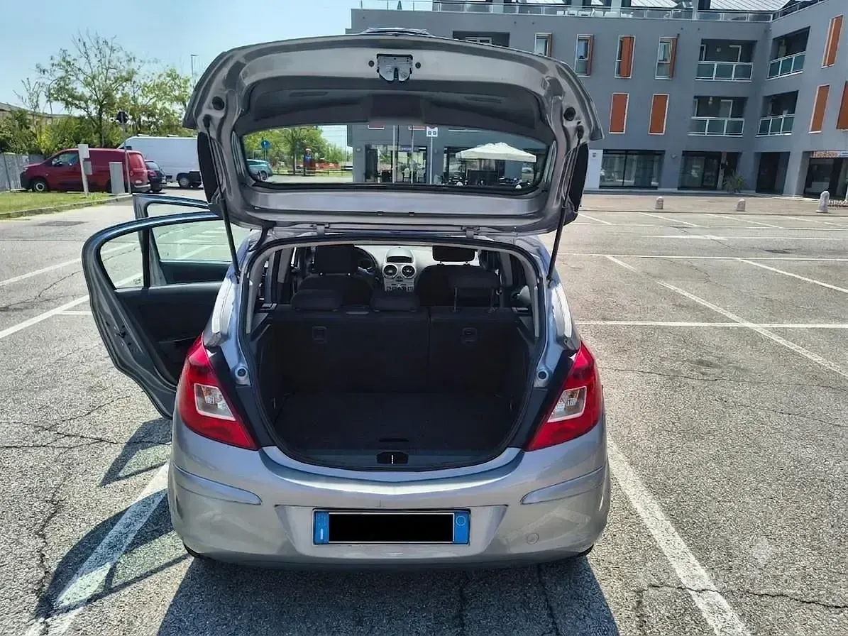Usata Opel Corsa Enjoy 80 CV (58 kW) 2007 Utilitaria