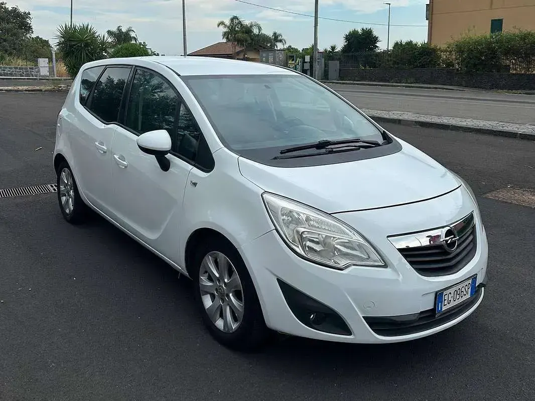 Usata Opel Meriva 95 CV (69 kW) 2011 Bianco Monovolume