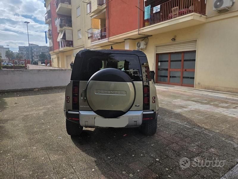 Usata Land Rover Defender HSE 250 CV (183 kW) 2021 Verde SUV