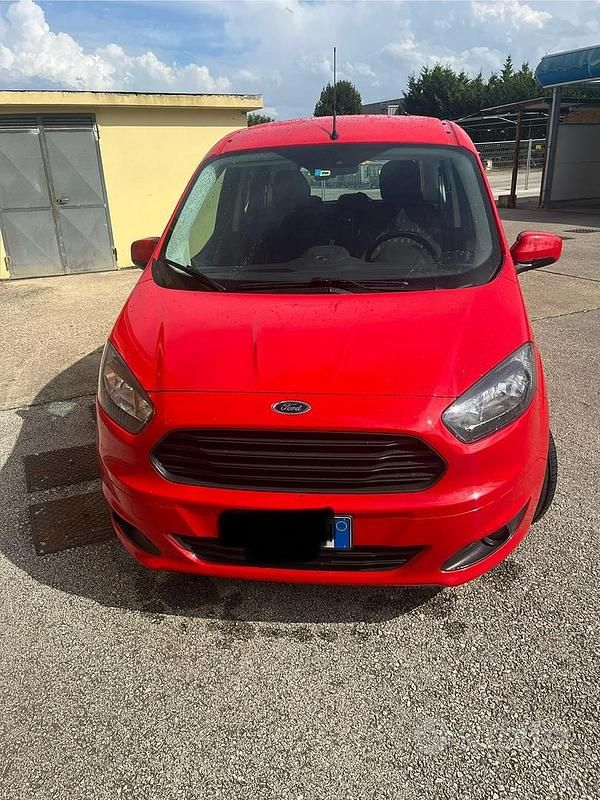 Usata Ford Tourneo Courier 75 CV (55 kW) 2017 Rosso Monovolume